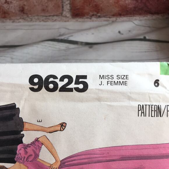 Vintage‎ 1985 McCall's Sewing Pattern 9625 Women's/Misses Formal Dress Size 6 - Picture 5 of 13